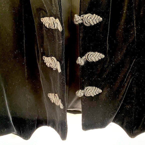 Velvet Cropped Blazer w/ Button Detail - Picture 5 of 5